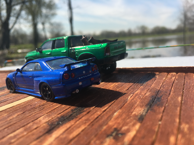 Illustration for article titled A Z Tuned R34 and Pinky & Shadow at The Lake